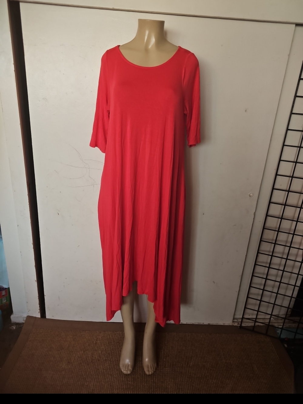 Women's Red Scoop Neck Midi Dress